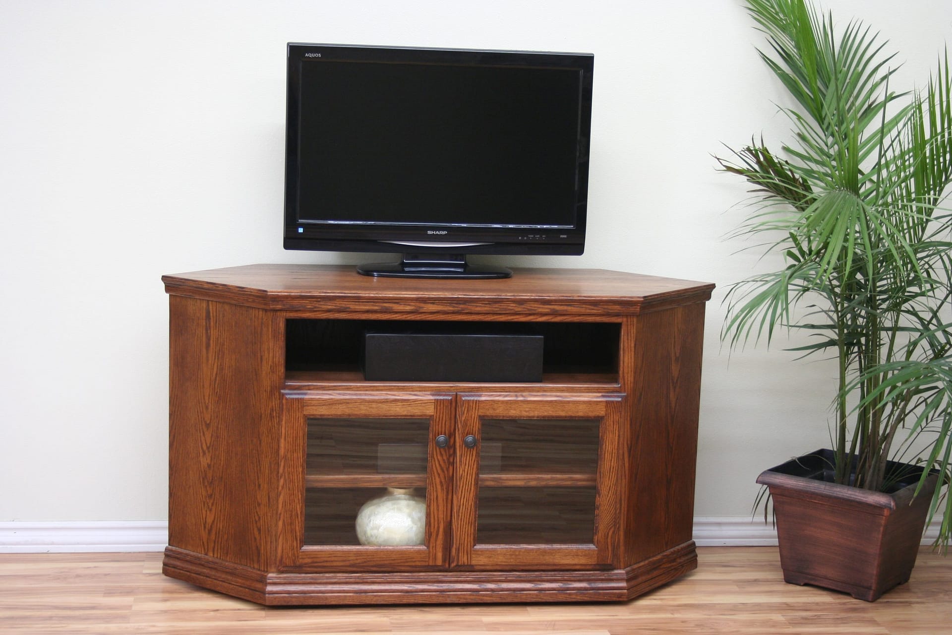O-T243 Trad. 55″ Corner TV Console